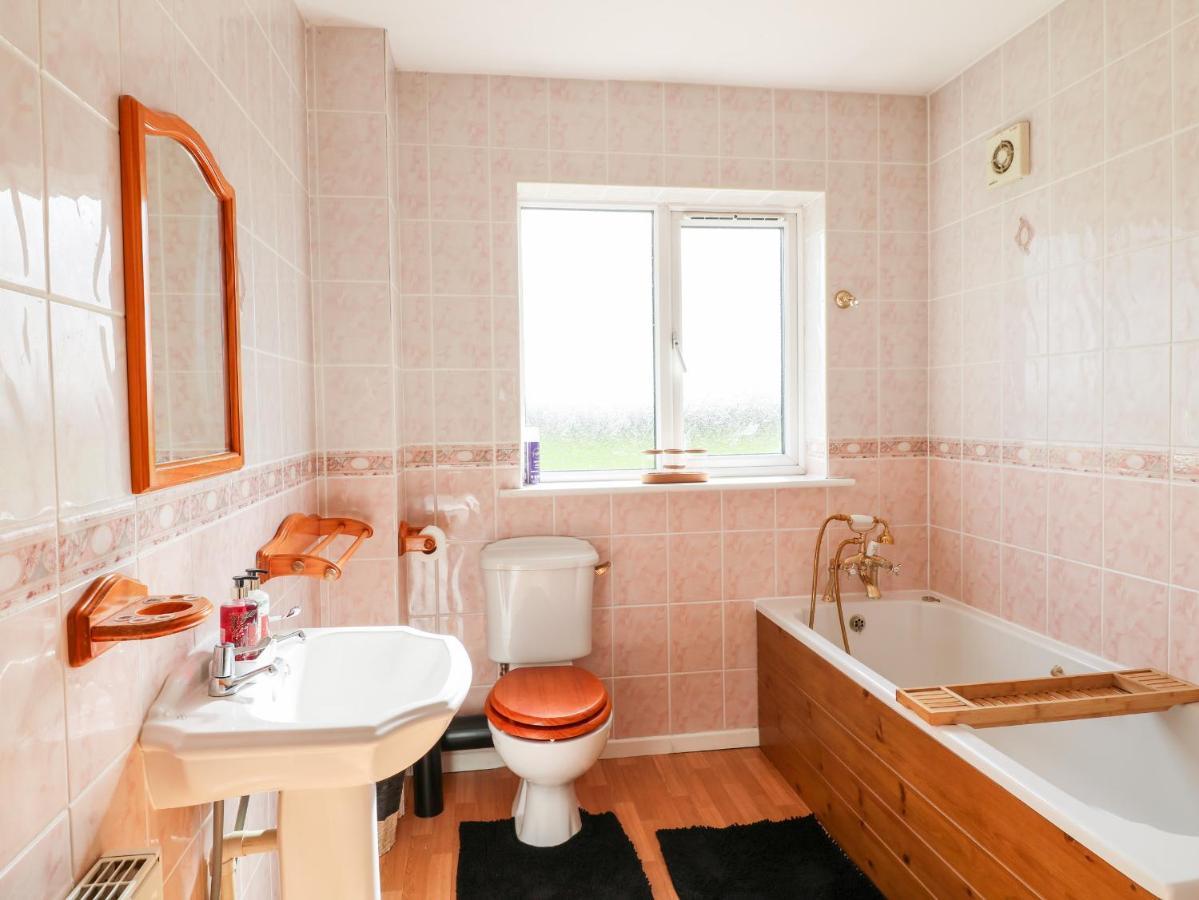 Tixall Manor Farm Стаффорд Екстер'єр фото