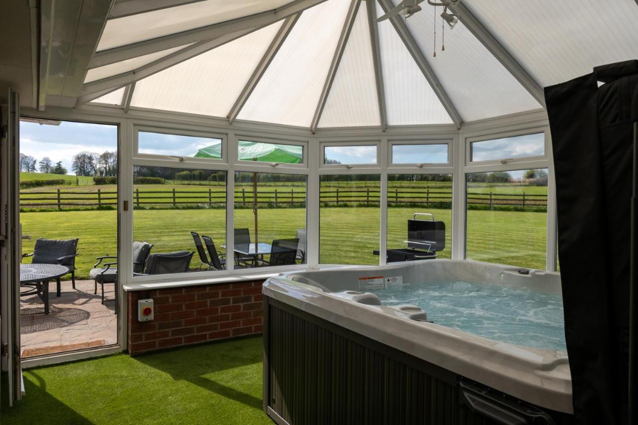 Tixall Manor Farm Стаффорд Екстер'єр фото