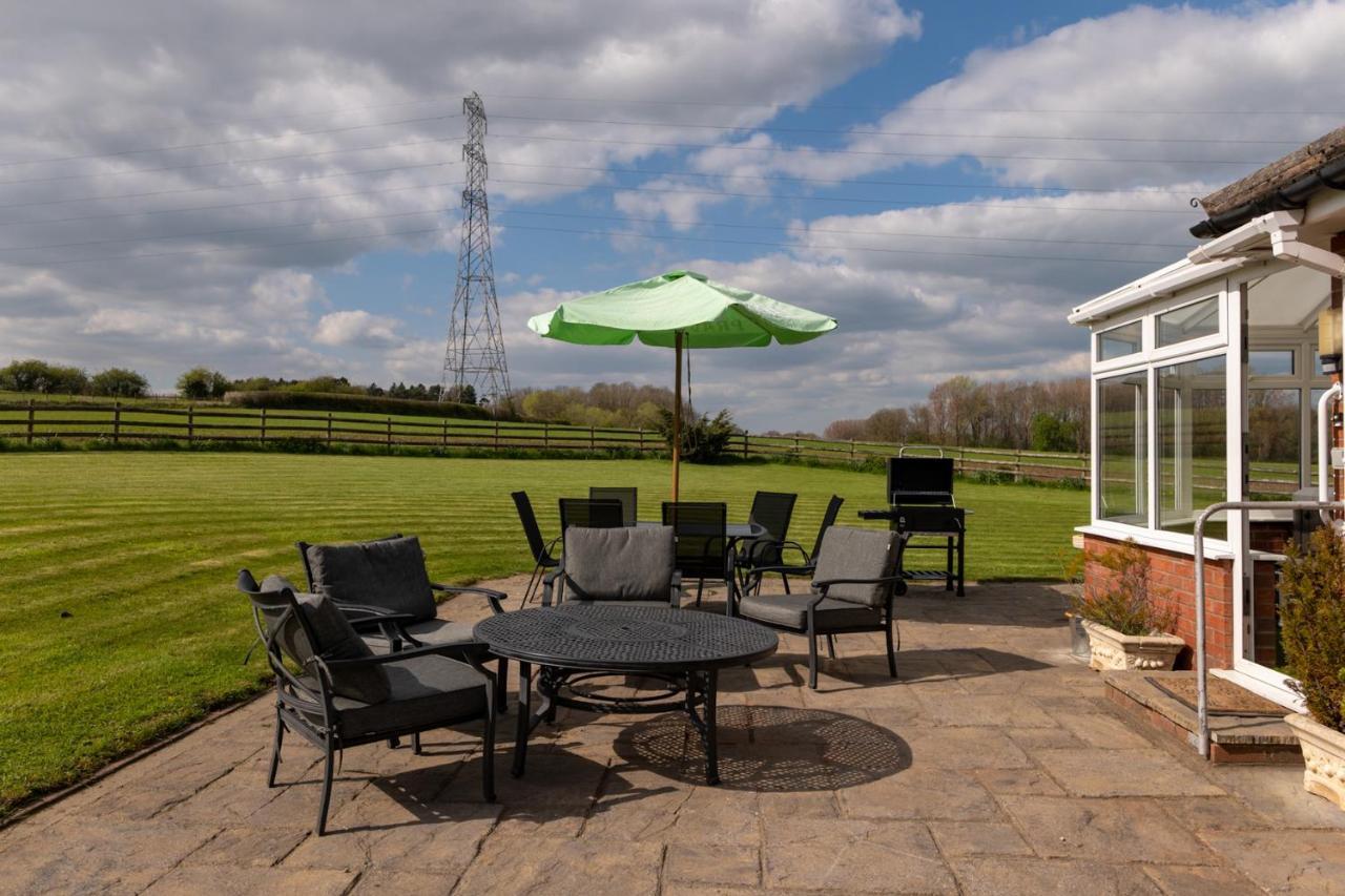 Tixall Manor Farm Стаффорд Екстер'єр фото