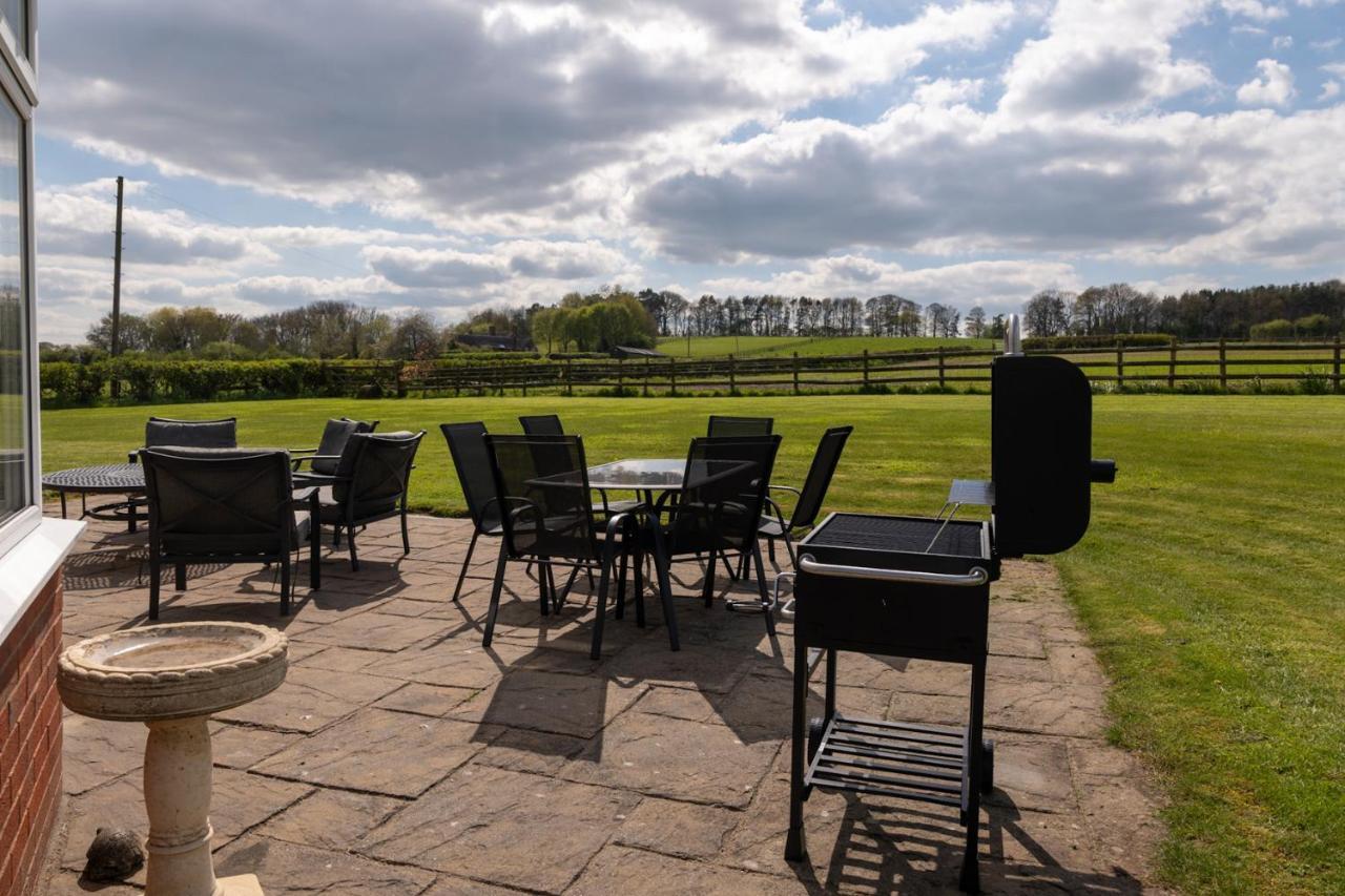 Tixall Manor Farm Стаффорд Екстер'єр фото